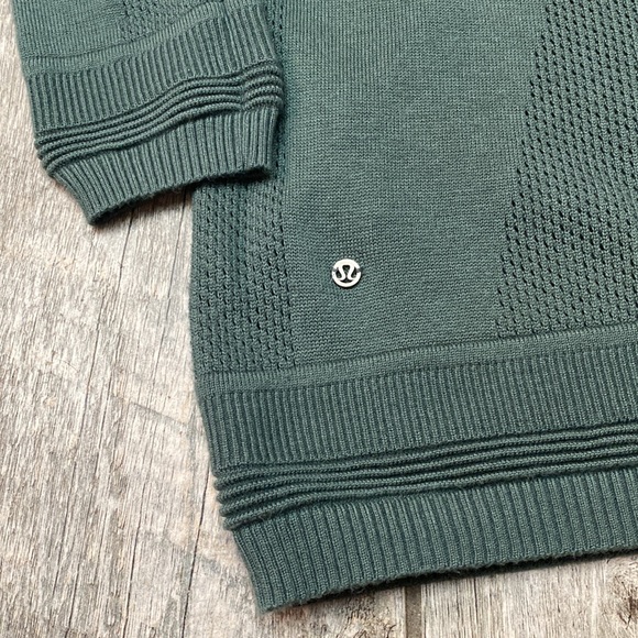 Lululemon Wake Up & Go Sweater
Graphite Green 6 *no tag see measurement - Picture 9 of 10